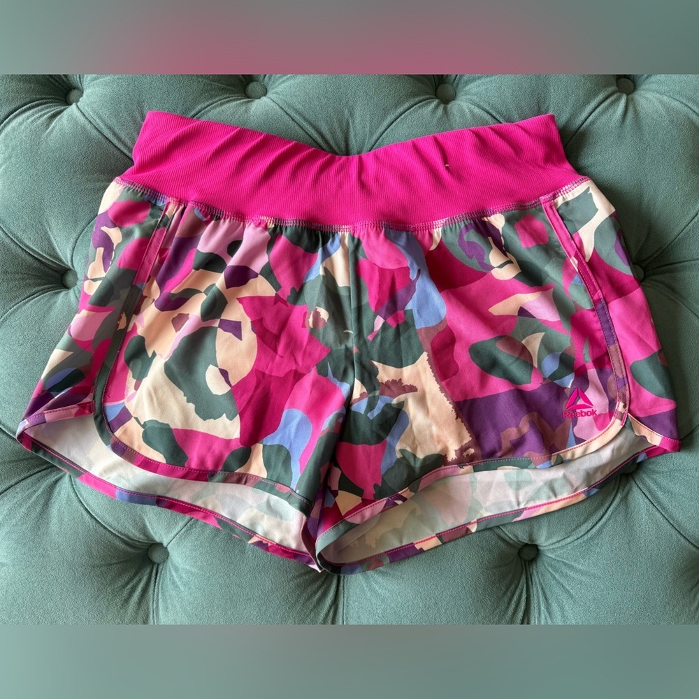 Reebok Women's Evolution Short Multicolor Print with Back Pocket Size Medium